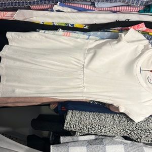 Vineyard vines white dress . Zipper back